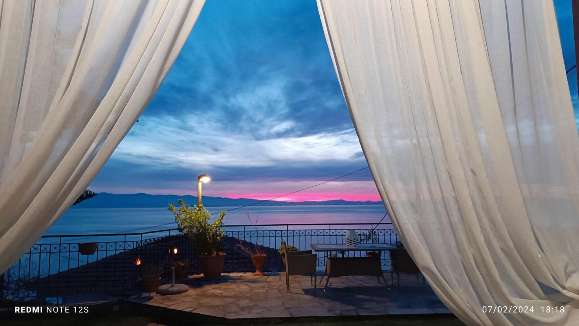 Mesonisi Με Υπέροχη Θέα Στον Παγασητικό!! Villa Афисос Екстериор снимка